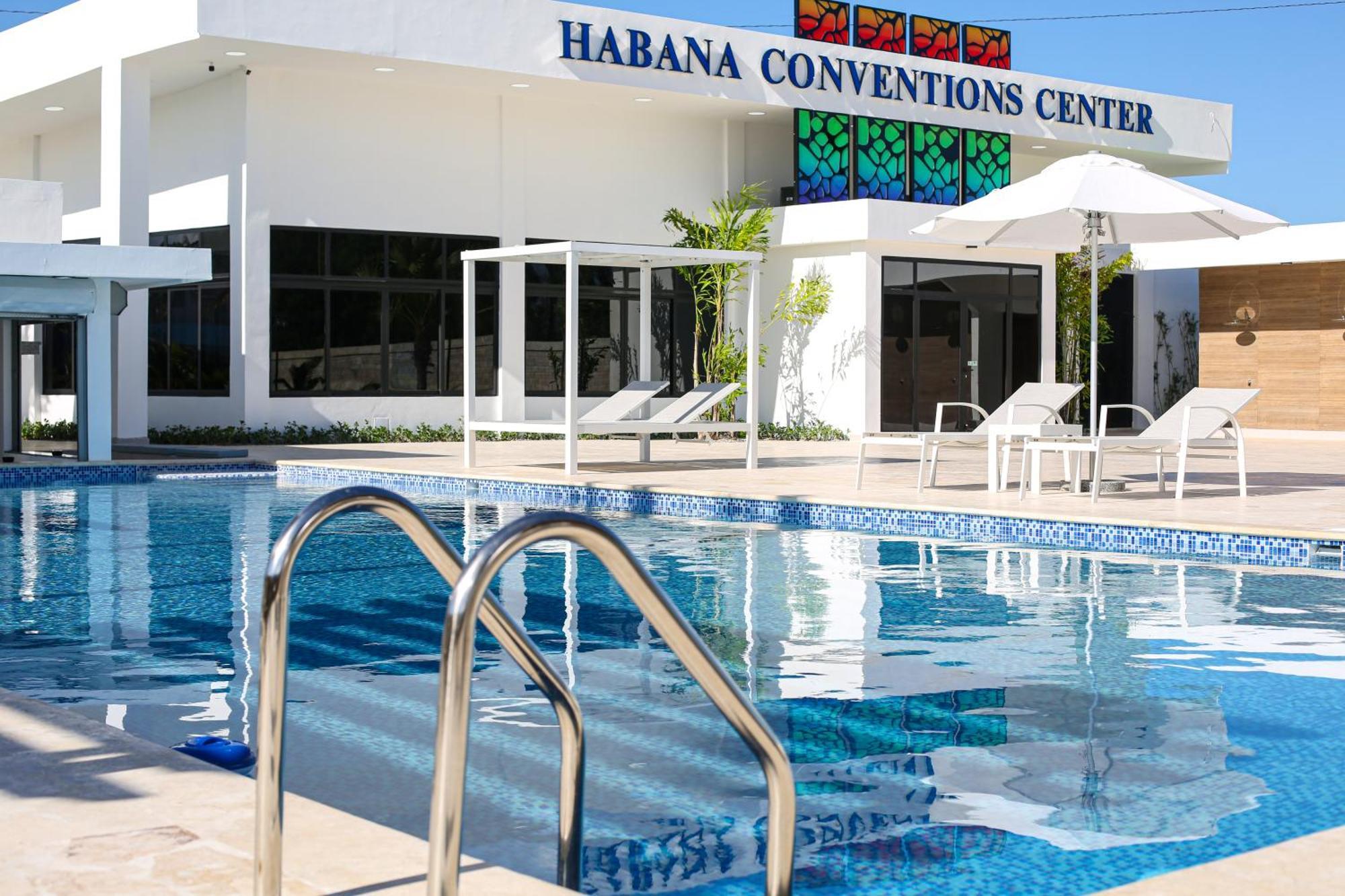 Habana Hotel Y Restaurante Higüey Exterior foto